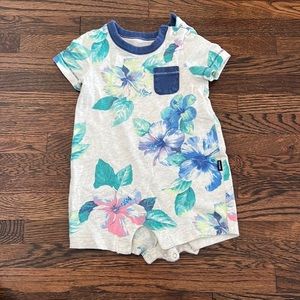 Baby Gap Hawaiian print shorts romper. Size 6-12 months. Unisex.